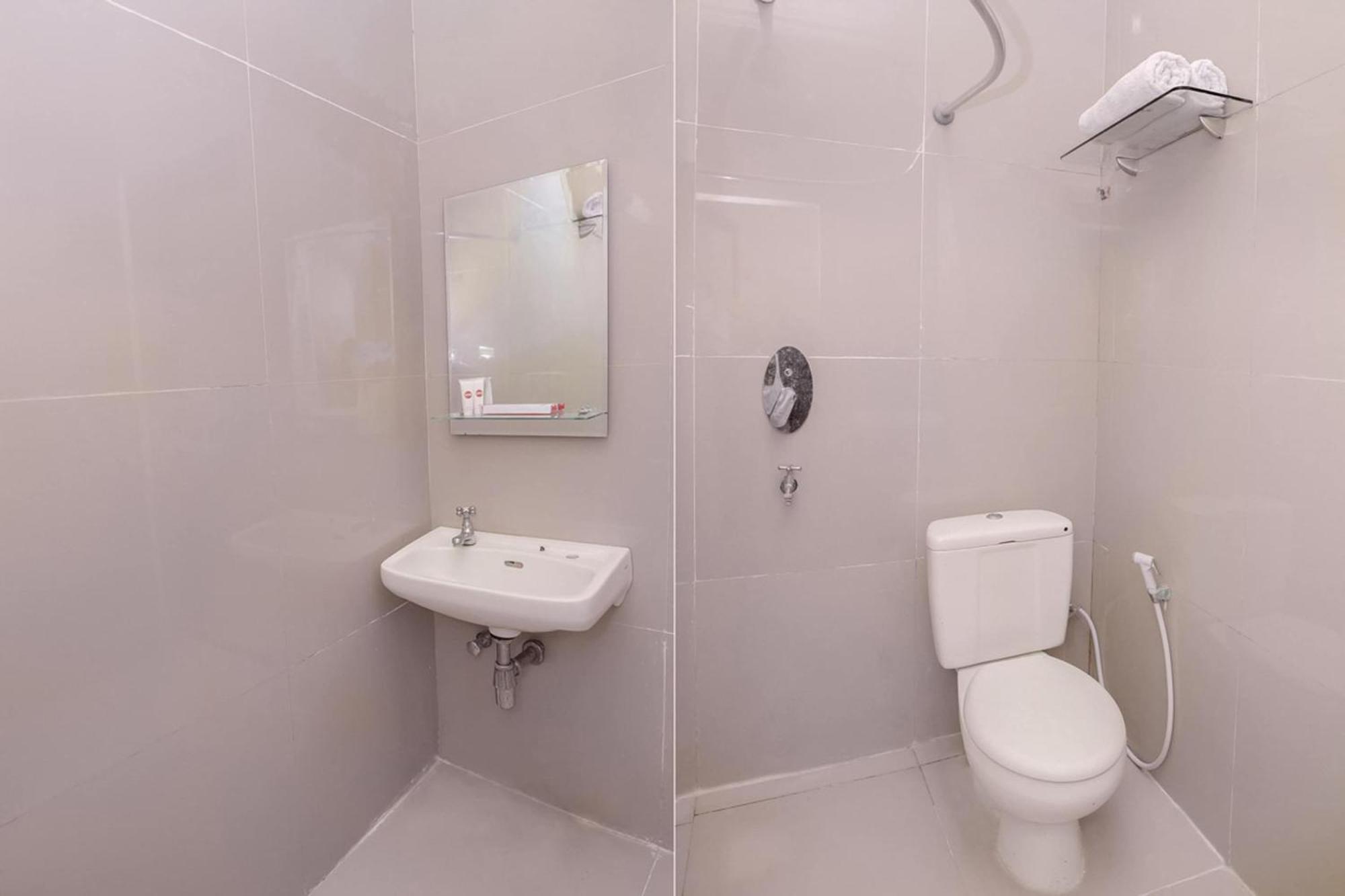 Capital O 854 Ub Caisar Hotel 2*