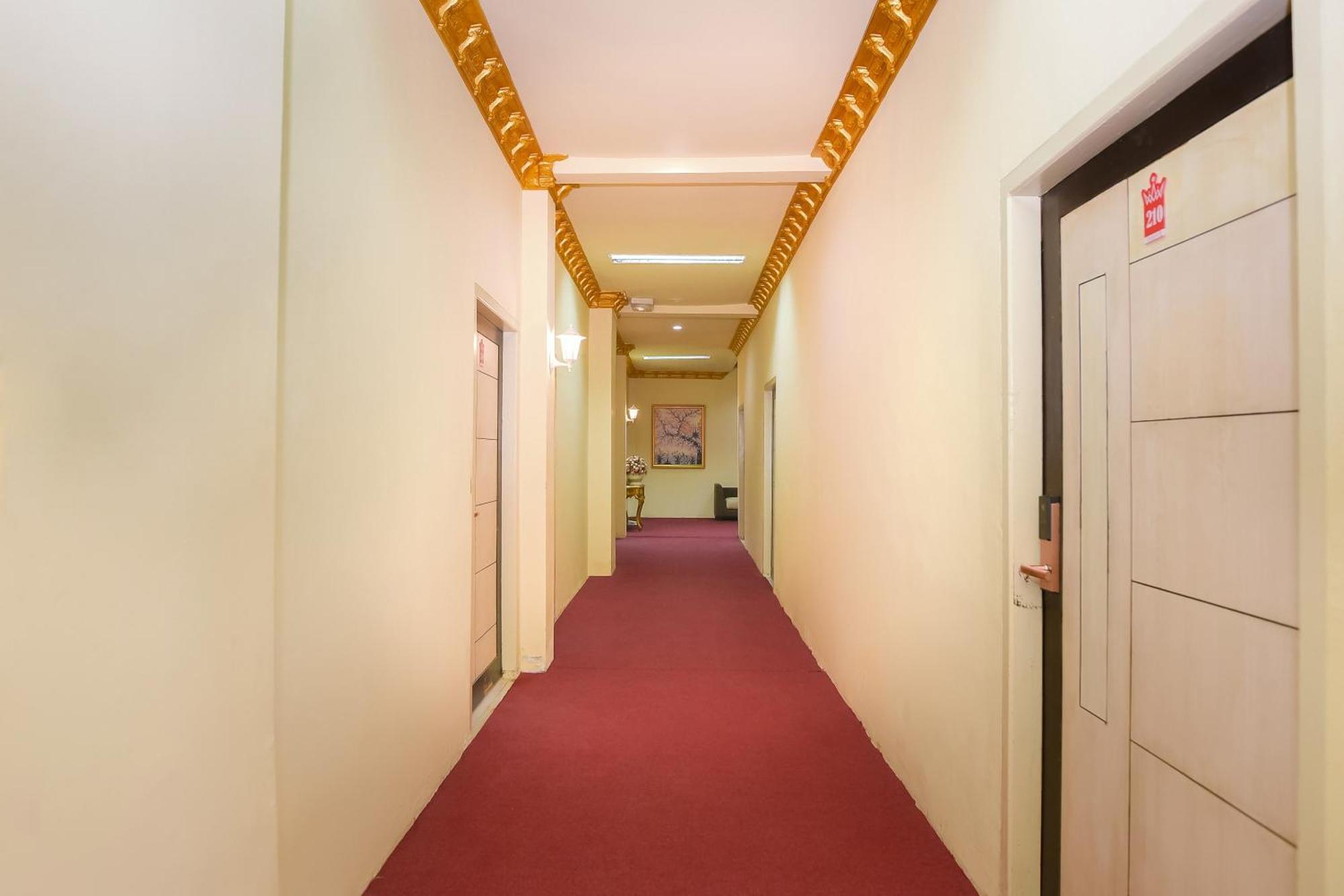Capital O 854 Ub Caisar Hotel 2*